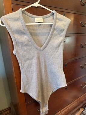 Vintage Havana Light Gray Ribbed V-Neck Sleeveless Bodysuit
